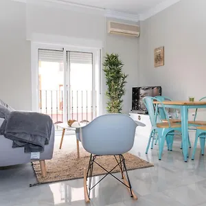 disfruta-malaga-apartamento-en-el-centro-de-malaga.hotelsinnerja.org/